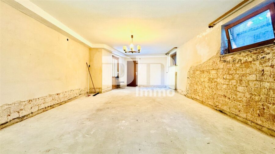 Solides Einfamilienhaus mit großzügigem Flächenangebot auf weitläufigem Traumgrundstück - Souterrain / Großer Hobbykeller / Zugang Terrasse